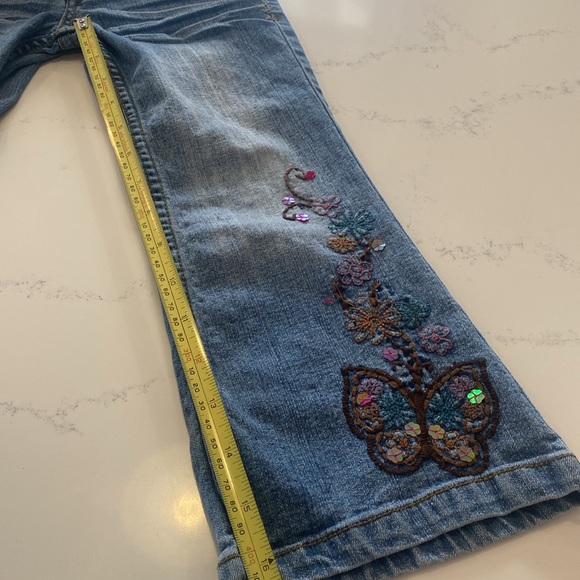 Adorable jeans with embroidery accents. Girls size 4. - Picture 5 of 9